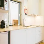 Appartamento Santos Prime Hideaway, Food & River Nearby Lisbona