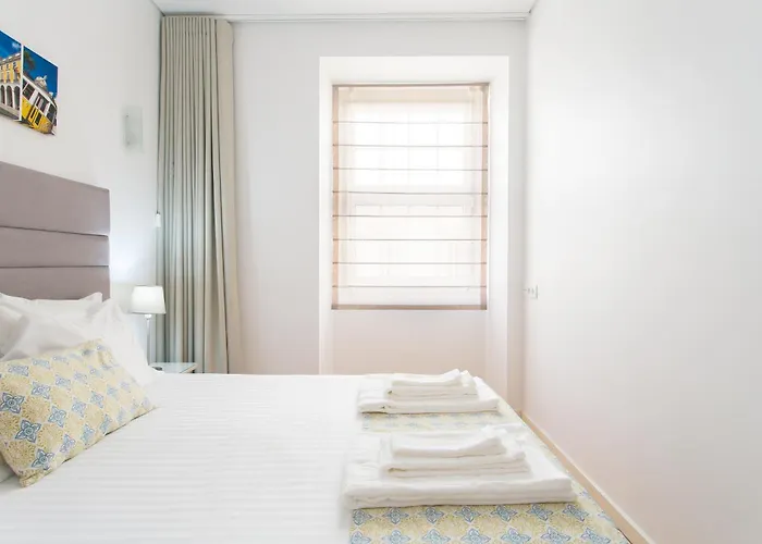 Santos Prime Hideaway, Food & River Nearby * Lisboa